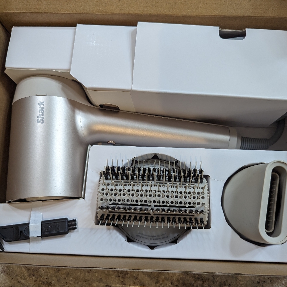 Shark HyperAir IQ with attachments